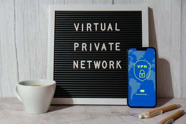 Comment configurer un VPN pour une connexion sécurisée au réseau d'entreprise ?